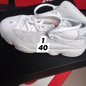 Nike  White Trainers